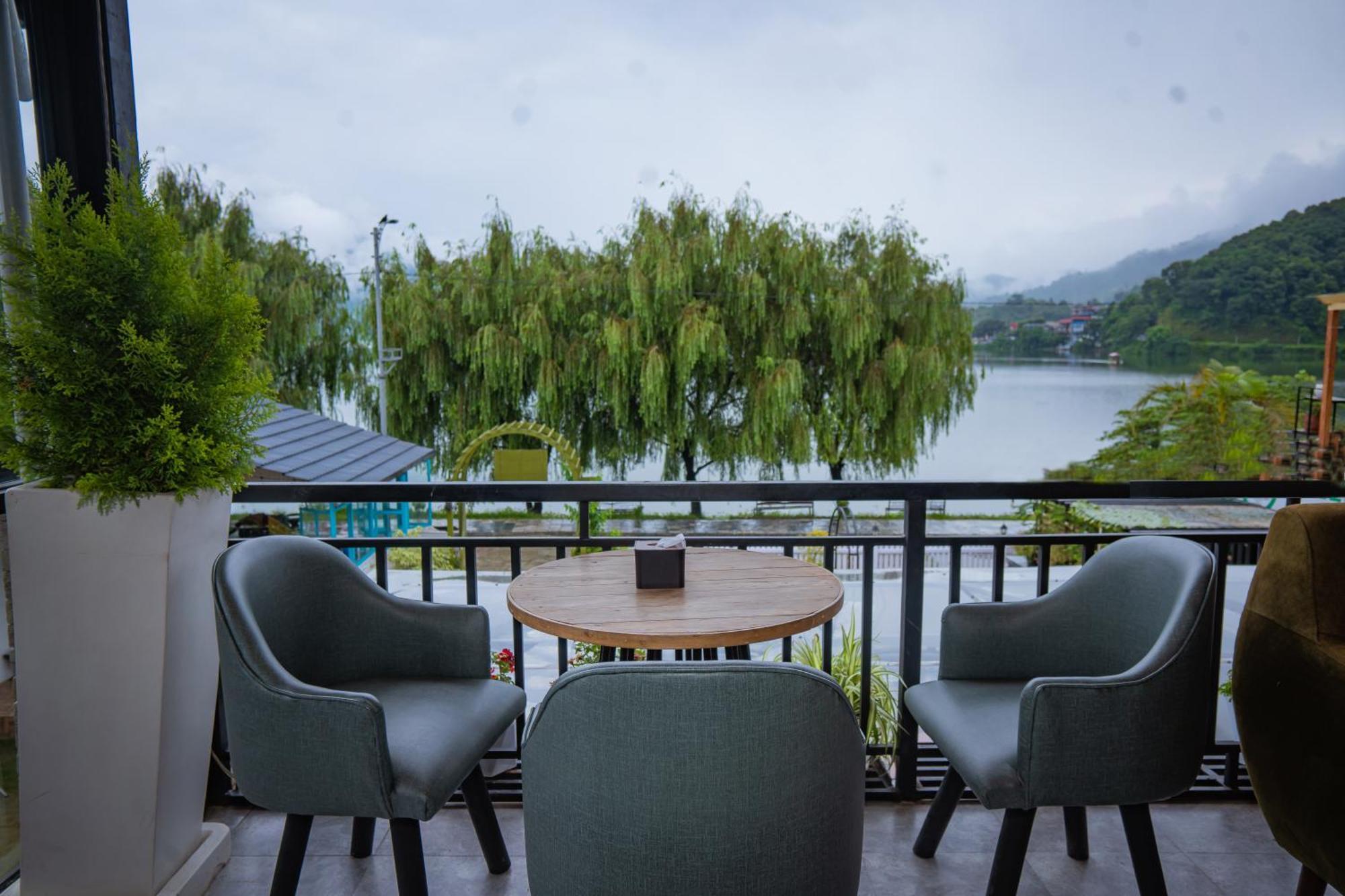 Majestic Lake Front Hotel & Suites Pokhara Ngoại thất bức ảnh