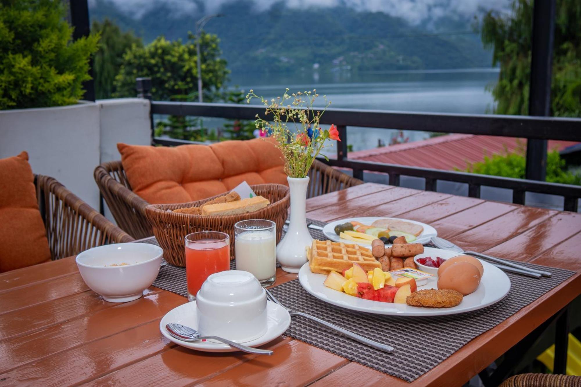 Majestic Lake Front Hotel & Suites Pokhara Ngoại thất bức ảnh