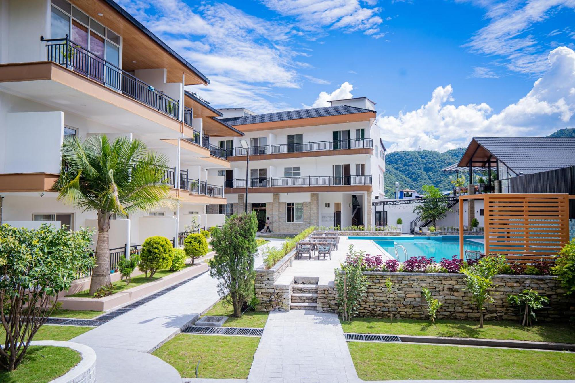 Majestic Lake Front Hotel & Suites Pokhara Ngoại thất bức ảnh