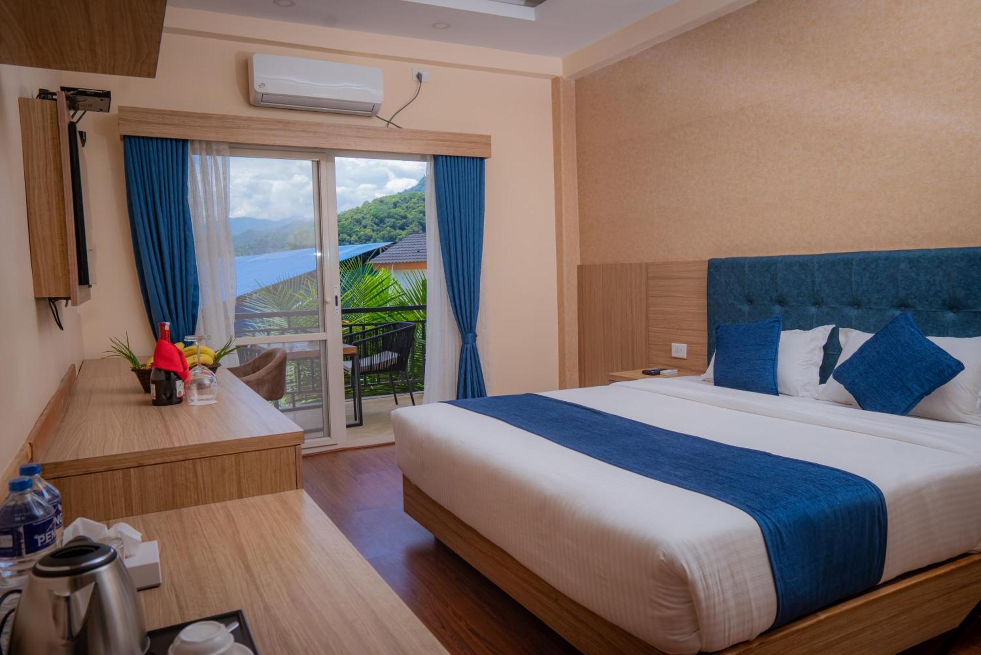 Majestic Lake Front Hotel & Suites Pokhara Ngoại thất bức ảnh