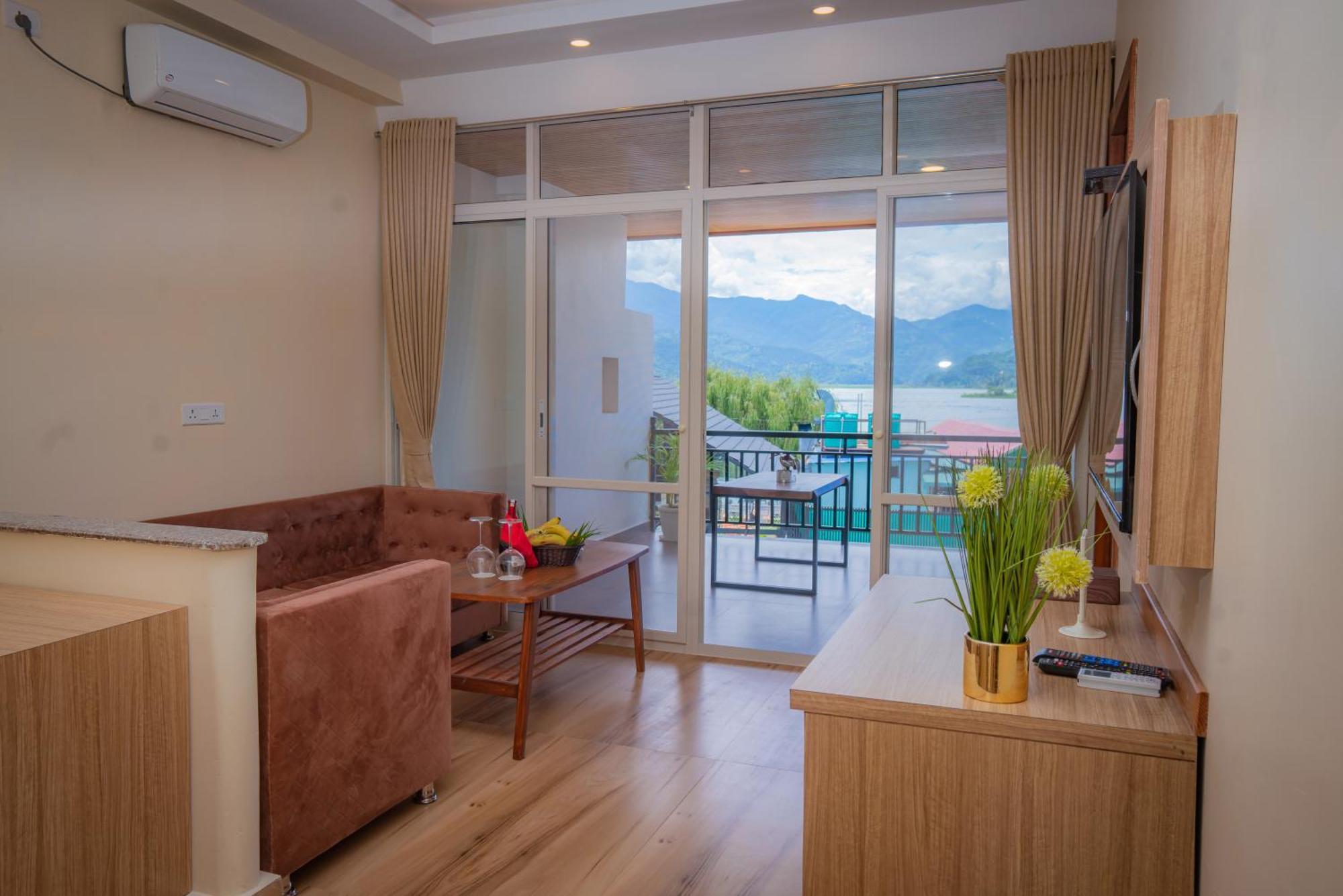 Majestic Lake Front Hotel & Suites Pokhara Ngoại thất bức ảnh