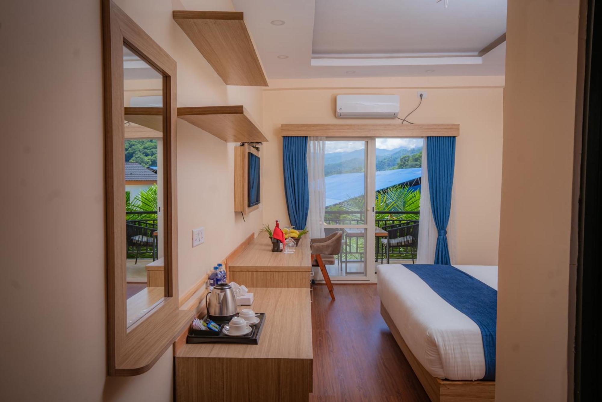 Majestic Lake Front Hotel & Suites Pokhara Ngoại thất bức ảnh