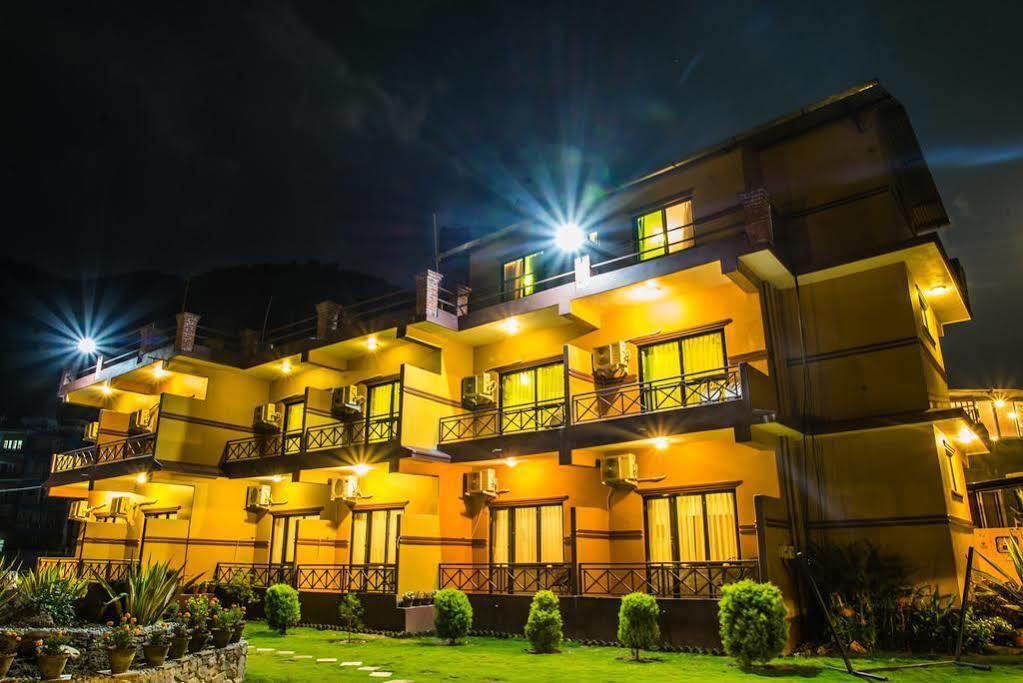 Majestic Lake Front Hotel & Suites Pokhara Ngoại thất bức ảnh