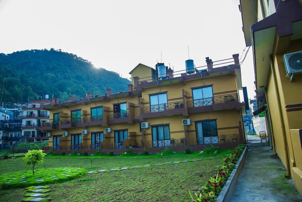 Majestic Lake Front Hotel & Suites Pokhara Ngoại thất bức ảnh