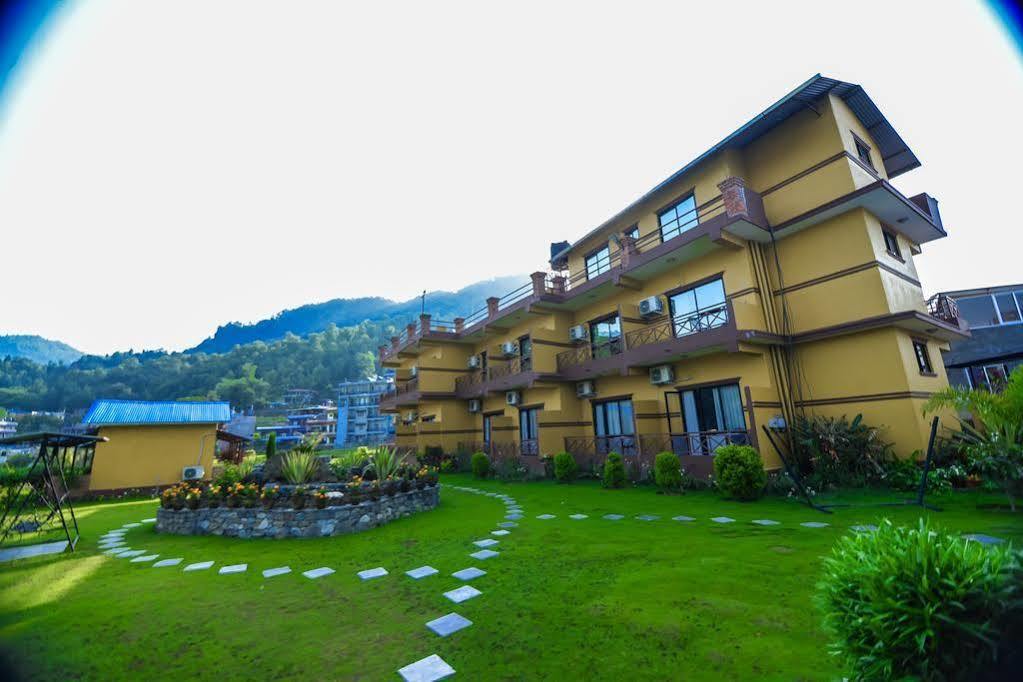 Majestic Lake Front Hotel & Suites Pokhara Ngoại thất bức ảnh